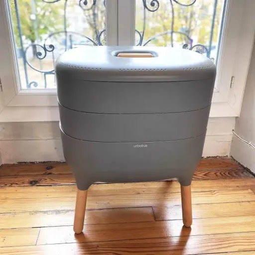 Test Moutta Urbalive 2 Plateaux : le lombricomposteur qui passe (presque) pour un meuble