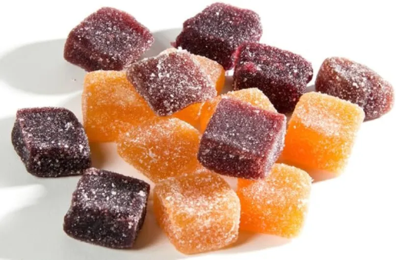 Pâte de fruits d'Auvergne 1kg Moinet à déguster seul ou à partager ! Saveurs : Framboise, Abricot, Orange, Prune et Cassis