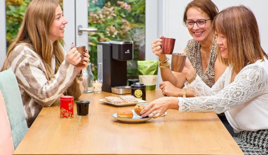 Machine à thé Tea Time Pro - Ecran tactile avec 3 types de thés et 3 volumes – théière électrique infusion parfaite pour thé en vrac ou sachet - Réservoir 1,2 L – Détartrage automatique 1000W