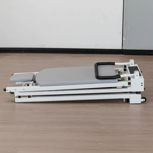 Machine de réformateur de pilates pour la force et l'équilibre du tronc, design pliable pour une utilisation à la maison et en studio