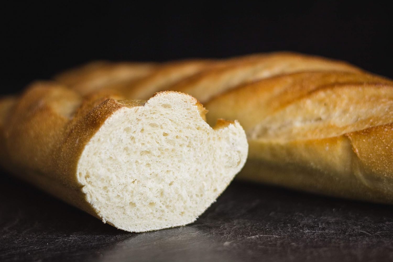 Pain artisanal, Baguette de blé 350g, avec une mie fine à pores étroits
