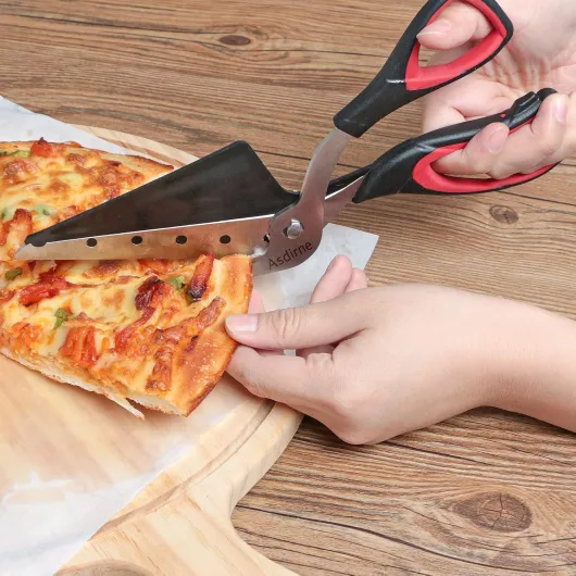 Ciseaux à Pizza, Coupe Pizza avec Pelle, Lame Tranchante en Acier Inoxydable de Qualité Alimentaire et Poignée Souple, Ciseaux de Cuisine Multifonctionnels, 27CM, Noir/Rouge