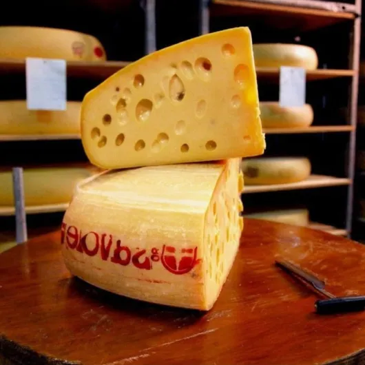 Emmental de Savoie IGP Grand cru - 2,0kg Fromage Français - qualité premium - Grand format, Fromagerie du Château