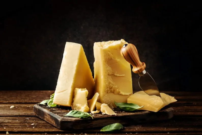 Parmigiano Reggiano AOP - 22 mois de maturation - Produit typique italien - Goût doux, délicat et persistant - Nutritif et sans lactose - 500 gr