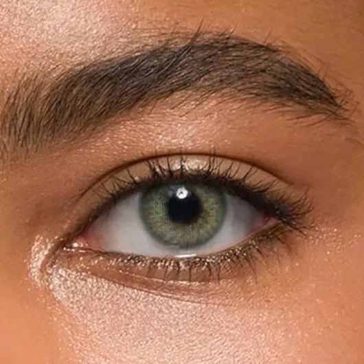 Lentilles Couleur Vert "EMERALD" Naturel : Kit Complet (2 Lentilles, Pince, Ventouse Et Étui), 12 Mois, Sans Correction, Sans Prescription, 0 Dioptrie et DIA 14.2mm - AUNIRY